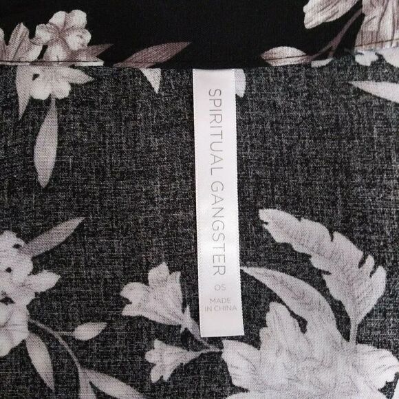 New Spiritual Gangster Maya Tie Front Kimono Robe Pockets Black Floral One Size - Picture 4 of 12